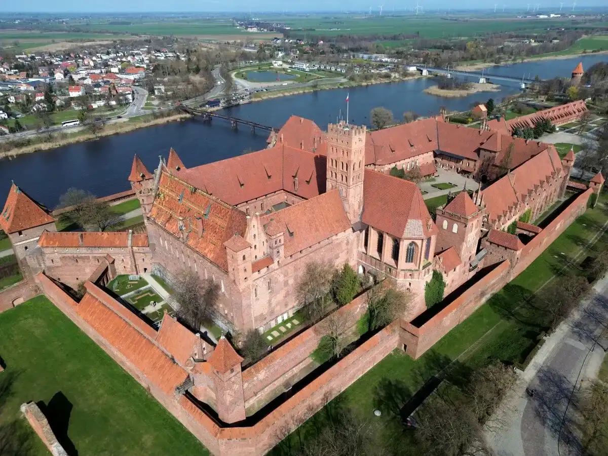 Największy zamek na świecie? To nie Malbork! Poznaj prawdę