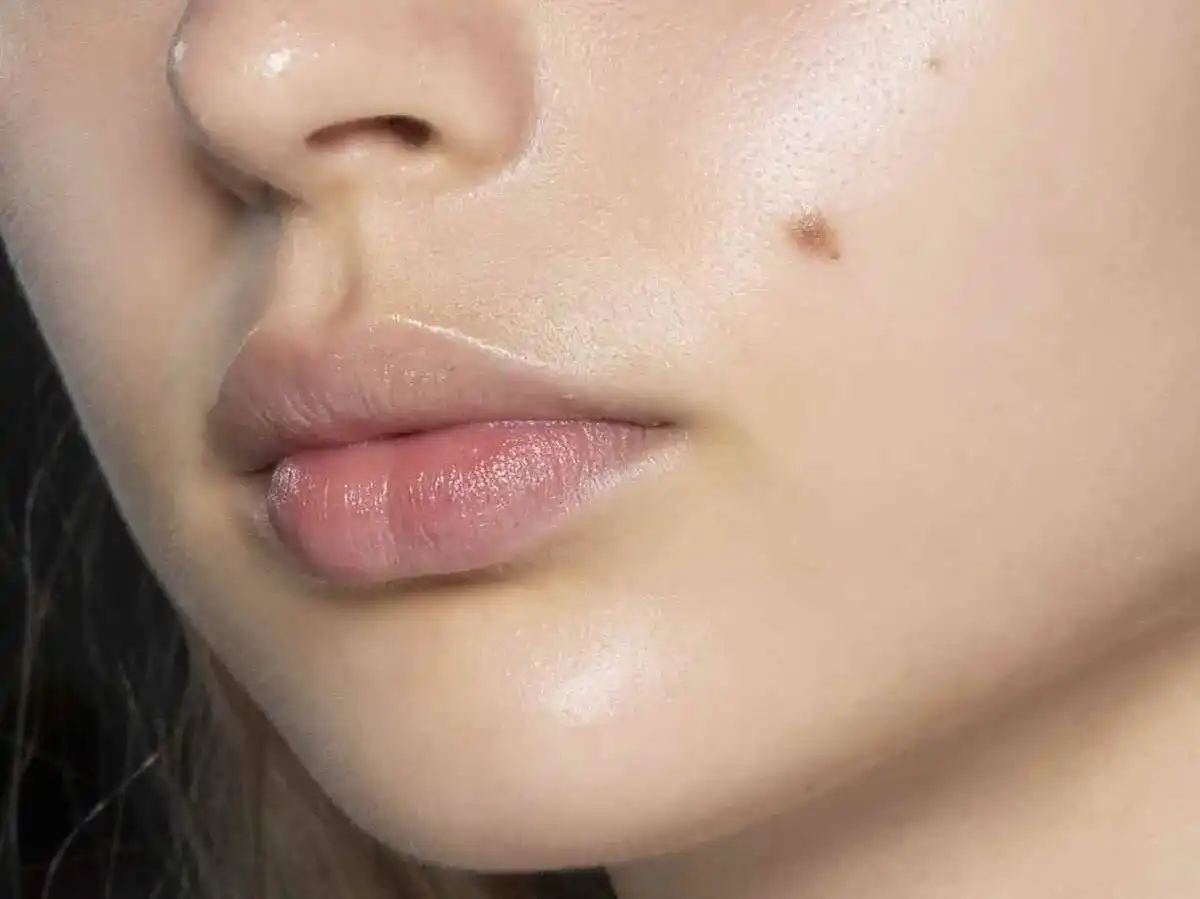 Vello facial: ¿Normal o hormonal? Guía de depilación eficaz