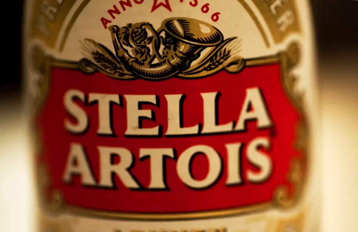 Stella Artois - smak, cena, podanie. Kiedy warto ją wybrać?