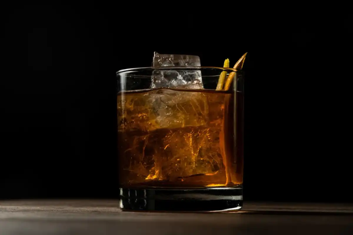 Trendy whisky lato 2026: lekkie i orzeźwiające koktajle