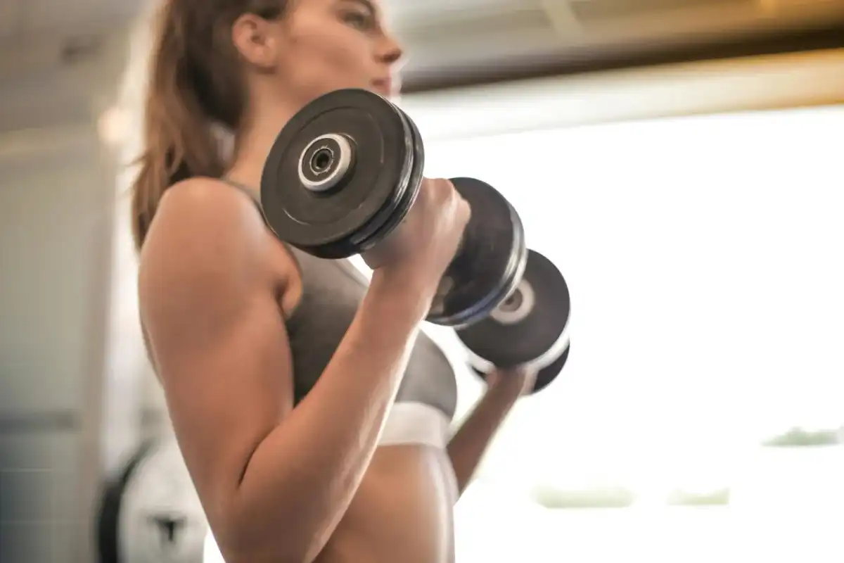 Ile powtórzeń na biceps? Zakresy, które naprawdę działają