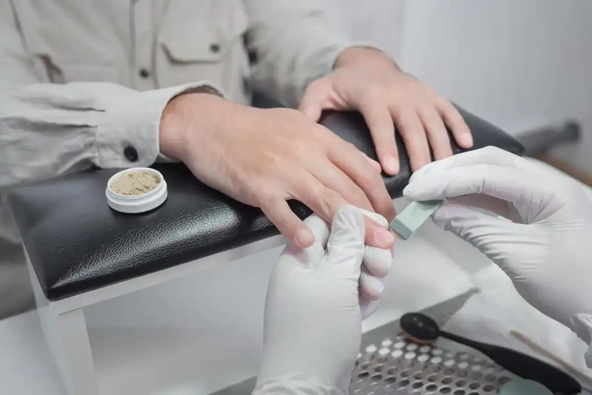 Manicure japoński - wady, ograniczenia i kiedy lepiej go odpuścić