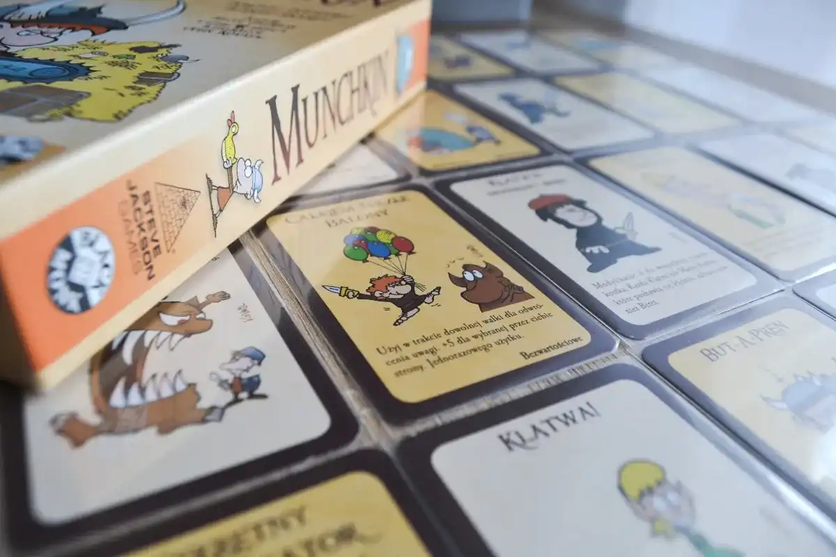 Munchkin - zasady, walka i timing kart bez sporów