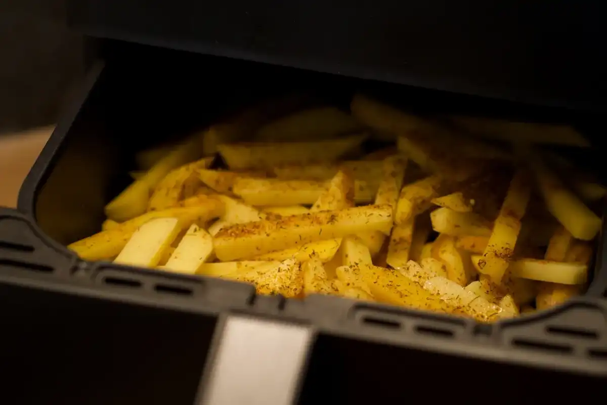 Najlepsze dania z airfryer - Co gotować, by zawsze były chrupkie?