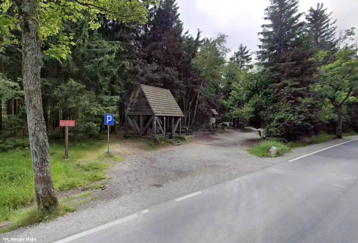 Góry Stołowe - Lisia Przełęcz: trasy, parking, porady