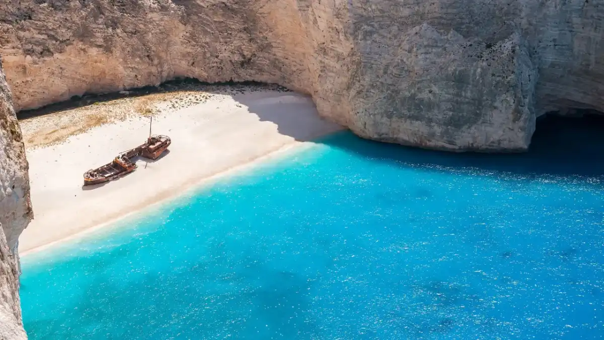 Navagio (Zakintos) - Jak zobaczyć Zatokę Wraku bez tłumów?