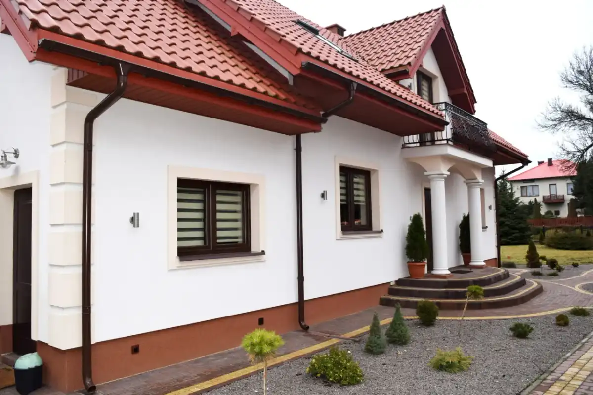 Wykończenie dołu elewacji - jak uniknąć błędów i wybrać materiał?