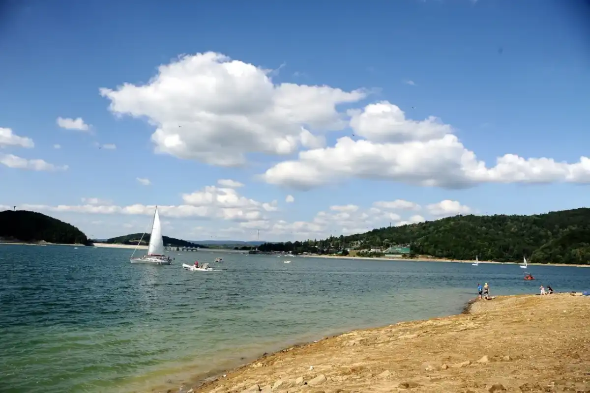 Plaże nad Soliną: Ranking, kąpieliska strzeżone i porady