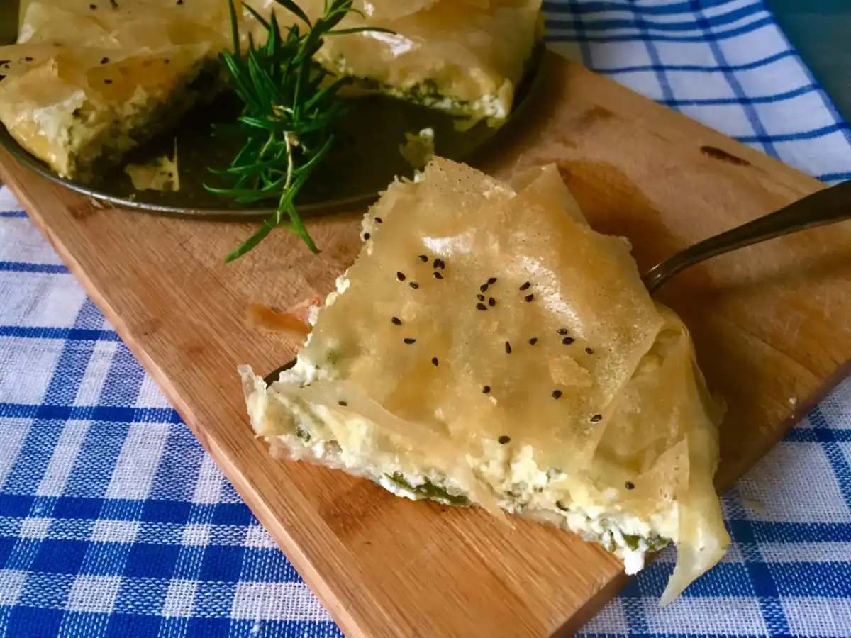 Grecka tarta ze szpinakiem i fetą - Jak uniknąć rozmoczonego spodu?