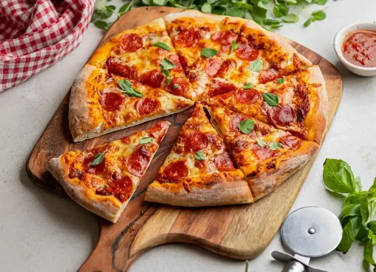Pizza pepperoni krok po kroku - chrupiący spód i wyraźny smak