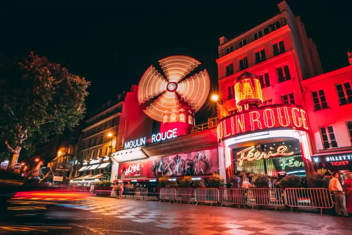 Moulin Rouge - Jak zaplanować wizytę i uniknąć rozczarowań?