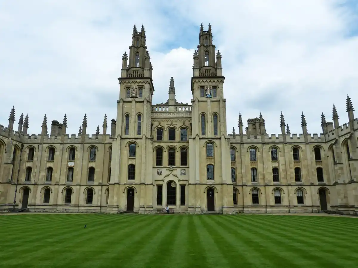 Oxford - Rekrutacja, koszty, nauka. Czy to dla Ciebie?