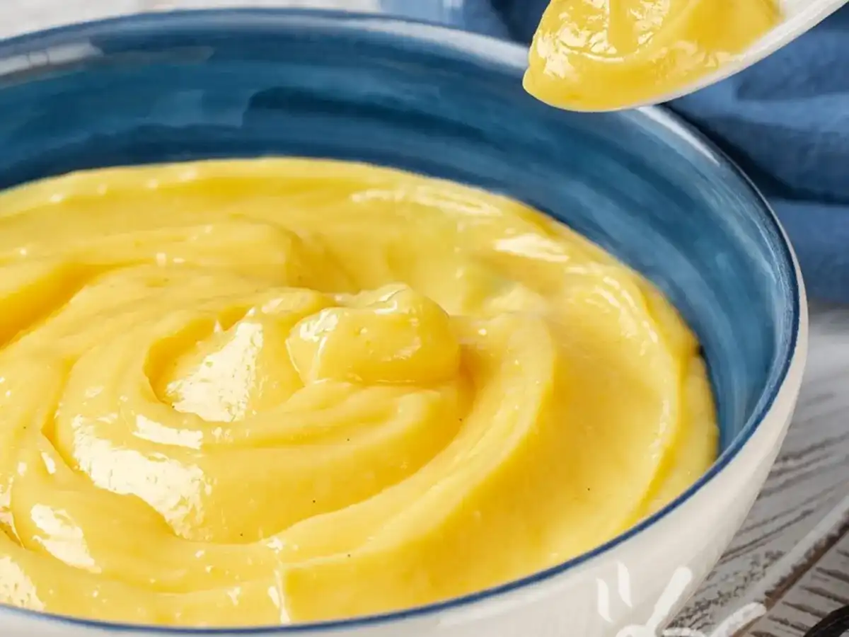 Crema pasticcera vegana liscia e stabile, senza uova