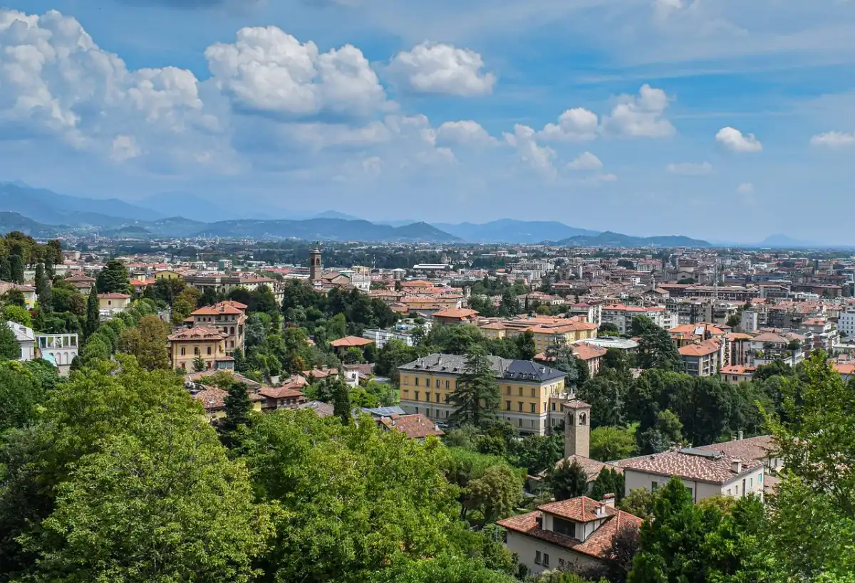 Tanie loty do Bergamo: Przewodnik, ceny i transport do Mediolanu