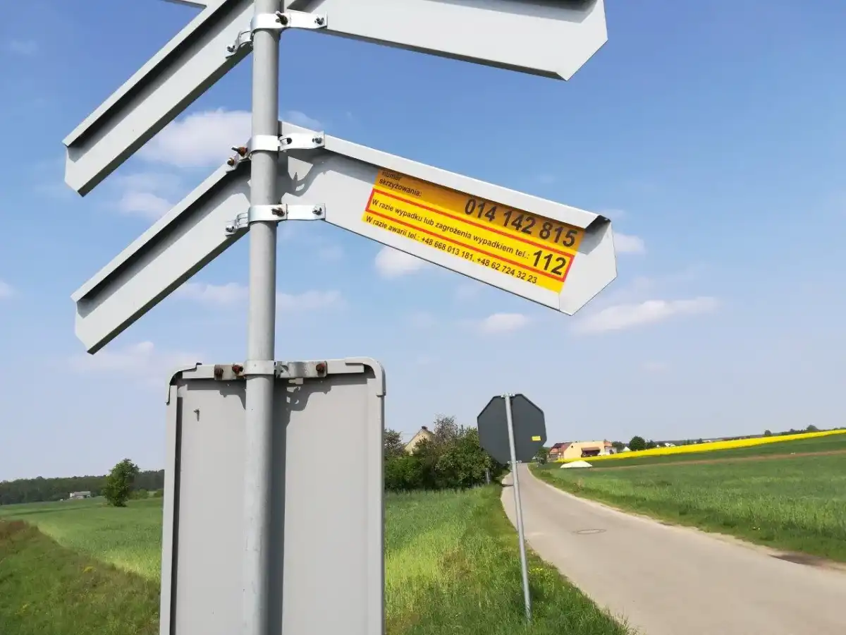 Przejazdy kolejowe - Jak uniknąć wypadku i co robić w kryzysie?