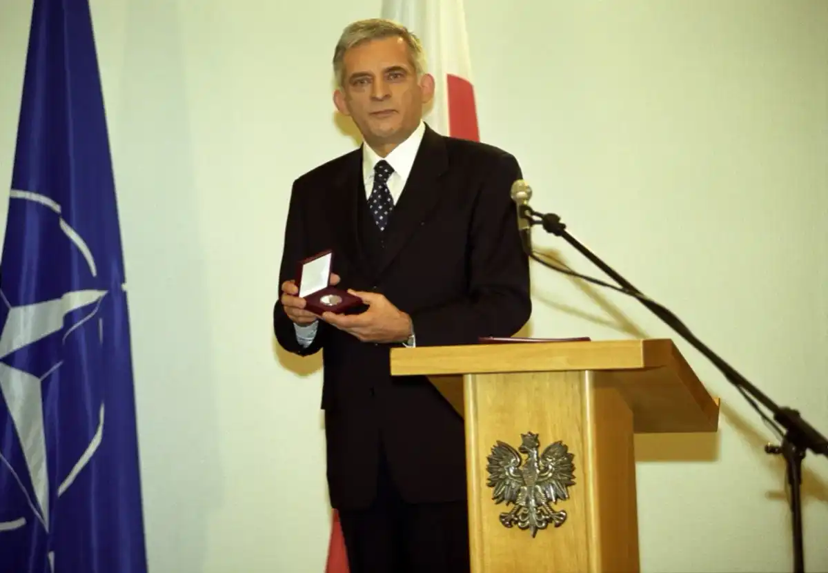 Rząd Jerzego Buzka: Reformy, NATO i dziedzictwo III RP