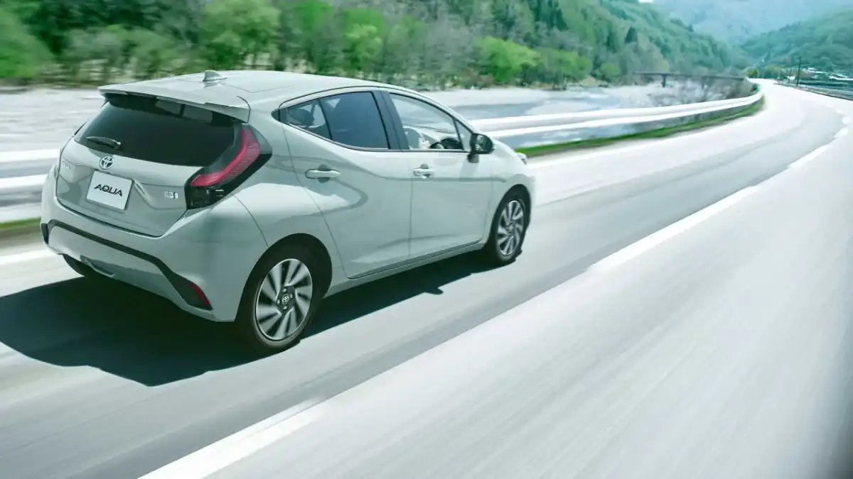 Toyota Aqua - czy japońska hybryda do miasta ma sens?
