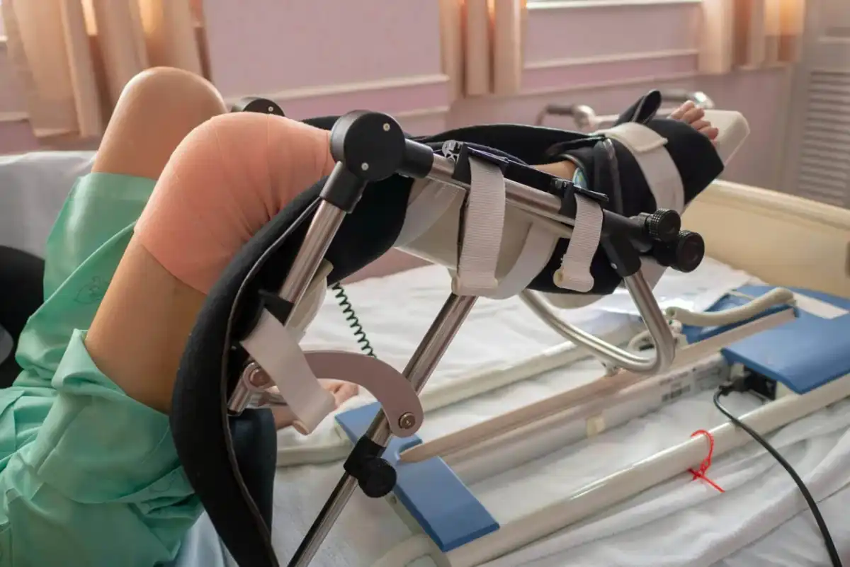 Rehabilitacja po endoprotezie kolana - jak wrócić do sprawności