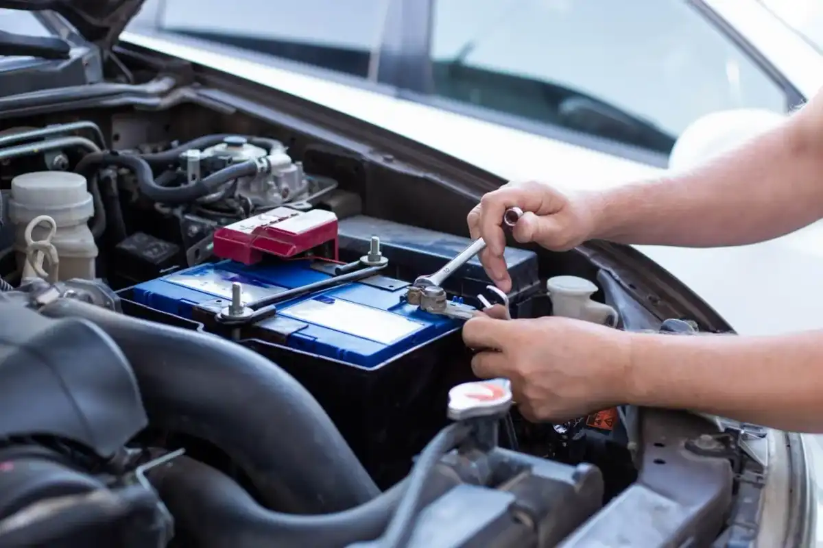Lotus Esprit - Elektryka: Akumulator, ładowanie i typowe usterki