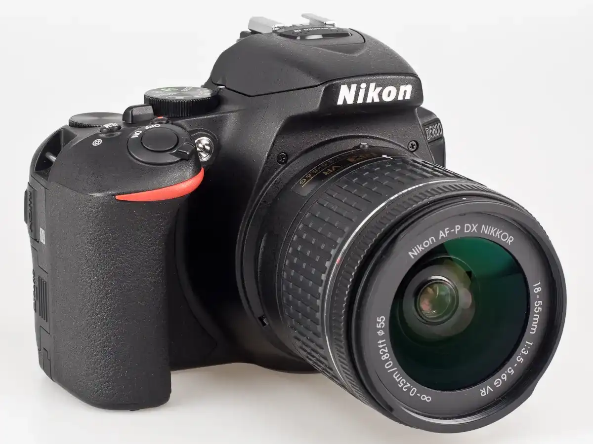 Nikon D5600 test - Czy nadal warto kupić w 2026?