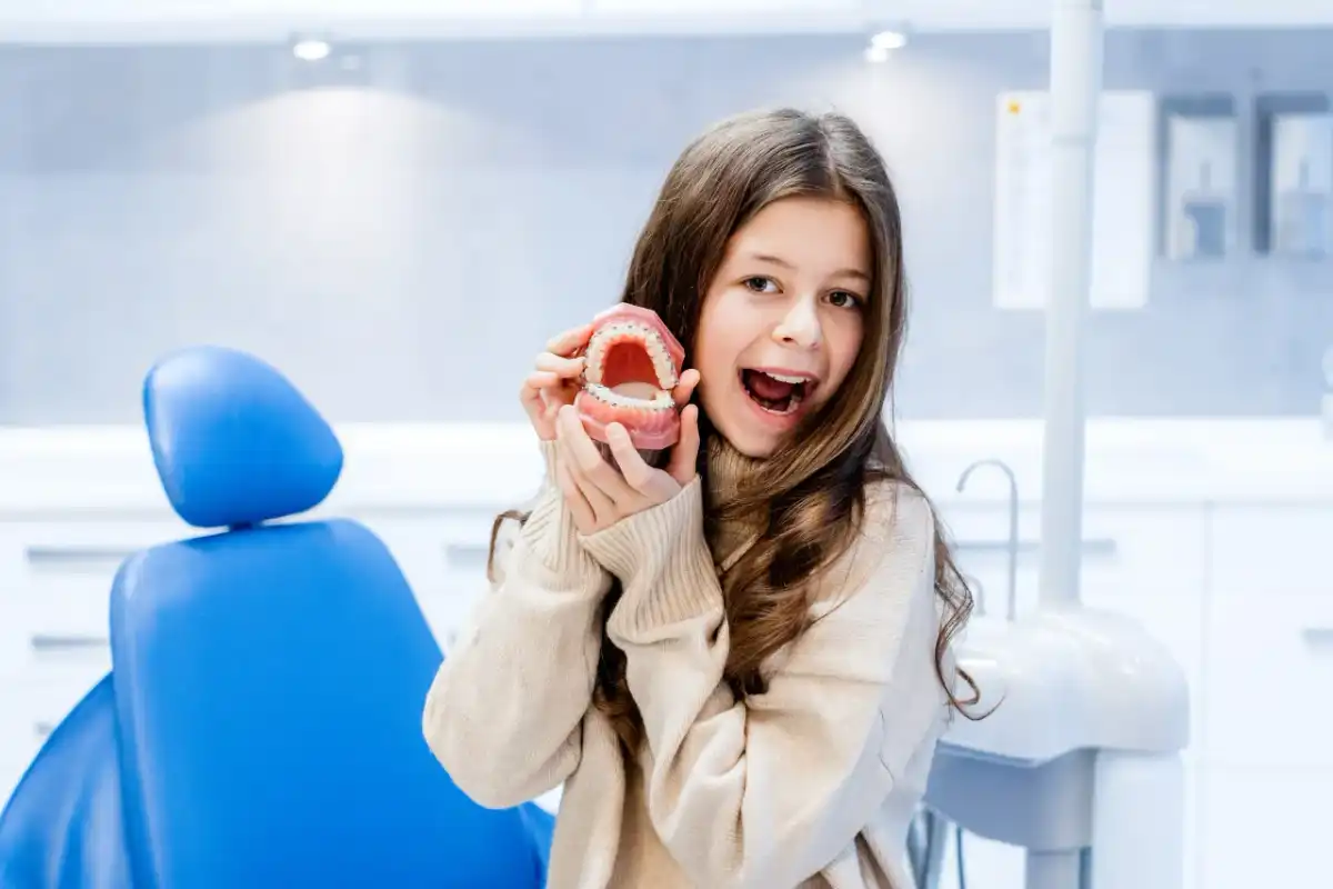 Zabieg periodontologiczny - Kiedy potrzebny i co z aparatem?