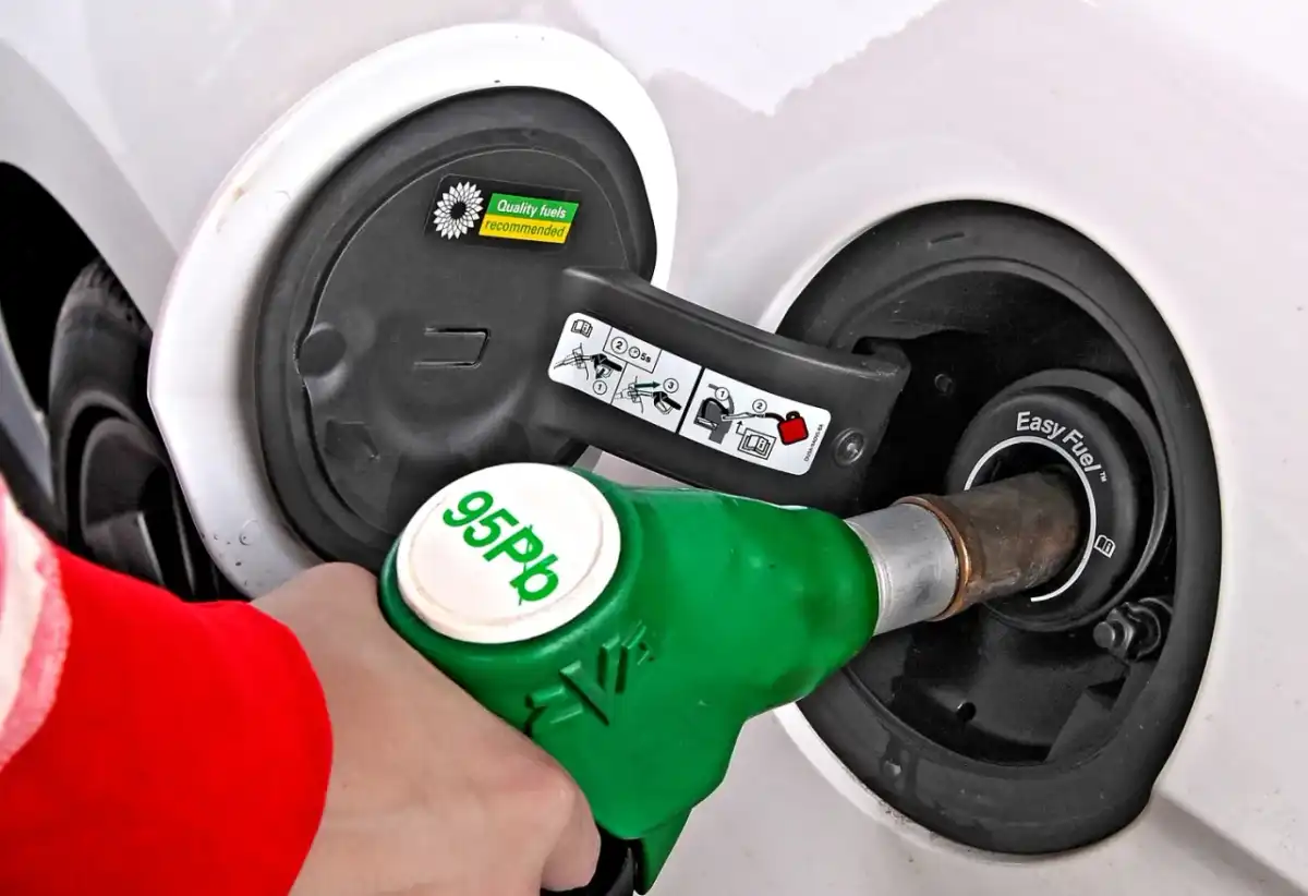 Ropa to diesel? Rozwiewamy mity - co tankować do auta?