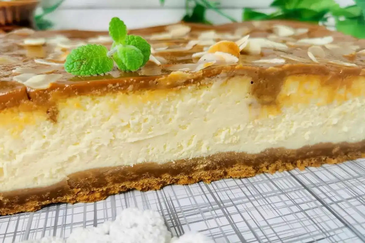 Sernik z mascarpone i budyniem - Jak upiec idealnie kremowe ciasto?