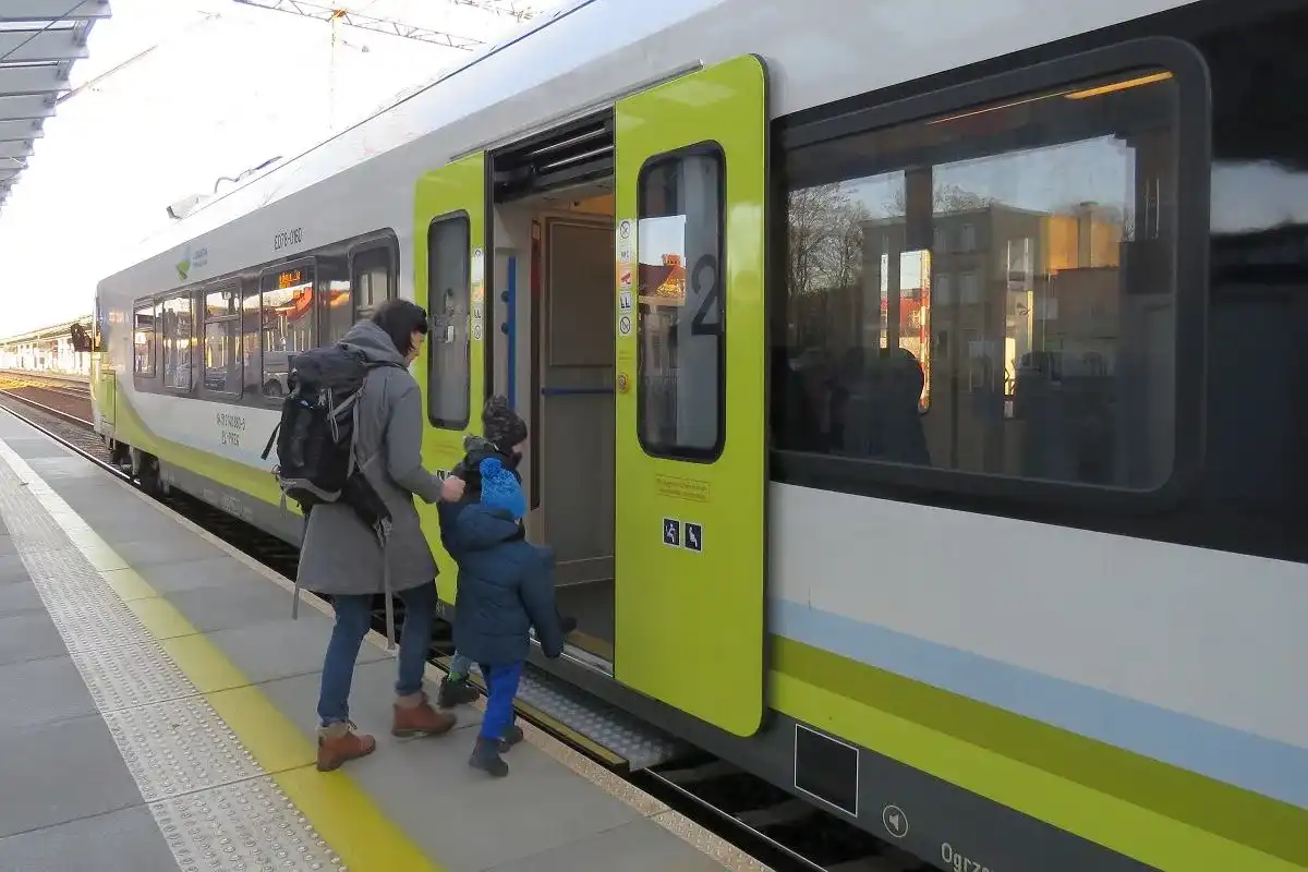 Zielona Góra-Bydgoszcz: Auto, pociąg, autobus? Wybierz mądrze!