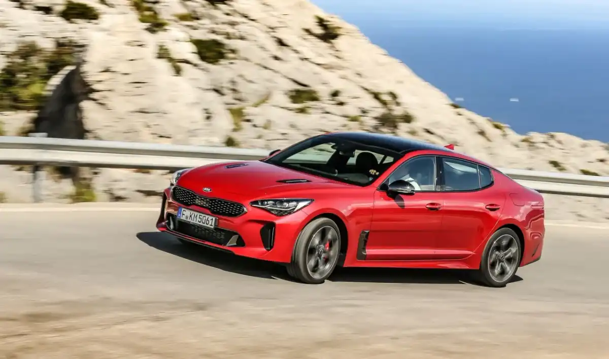 Kia Stinger GT - czy warto kupić używane V6? Poradnik i ceny 2026