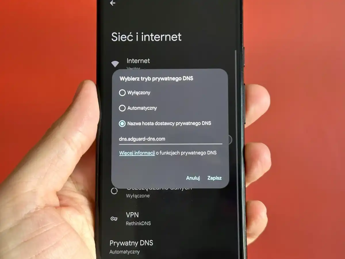 Jak zablokować reklamy w telefonie? Metody dla Androida i iPhone’a