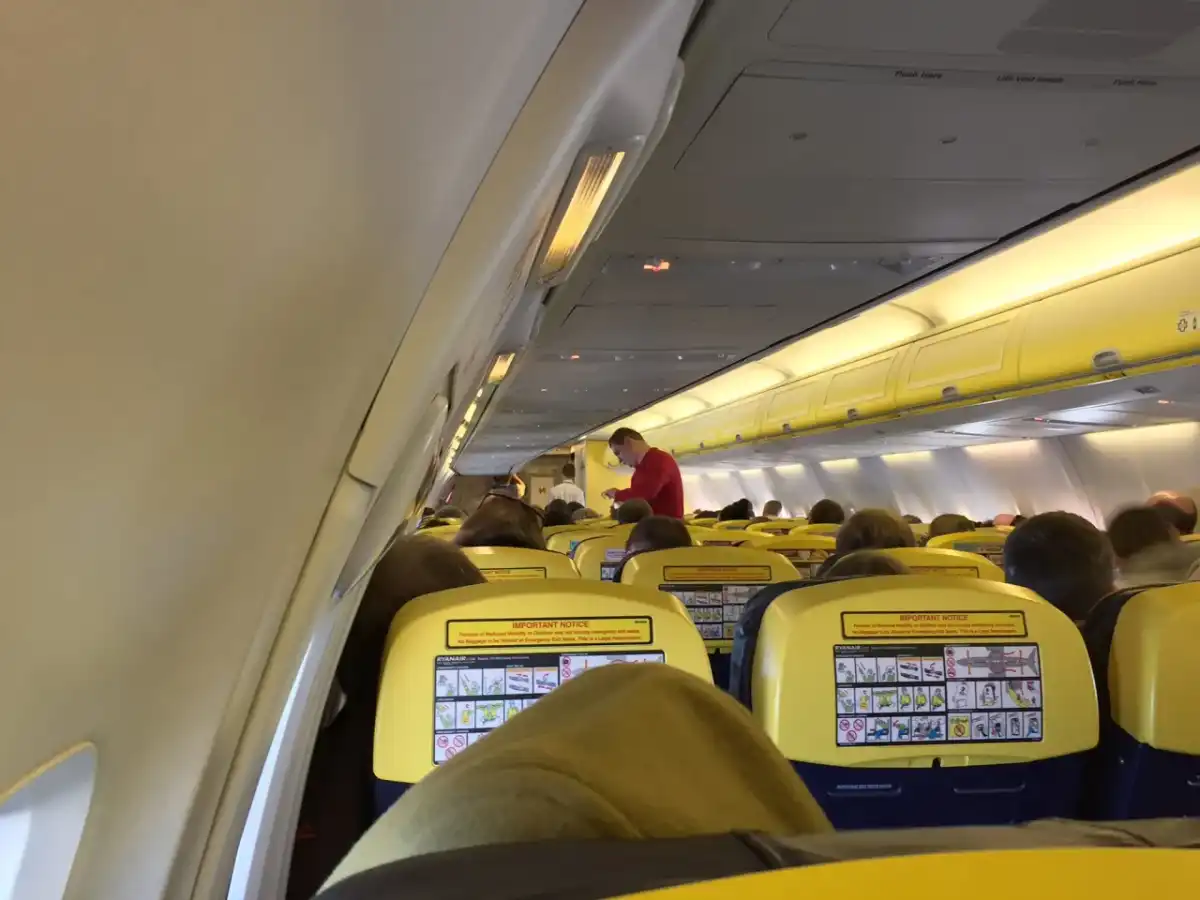 Ile miejsc w samolocie Ryanair? Sprawdź fakty i mity