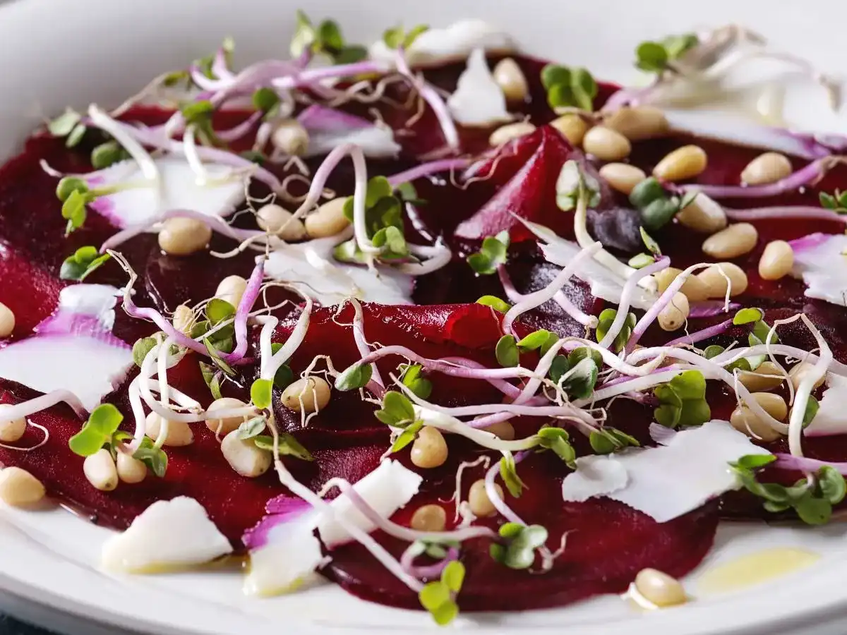Carpaccio z buraka - prosty przepis i dodatki, które robią różnicę