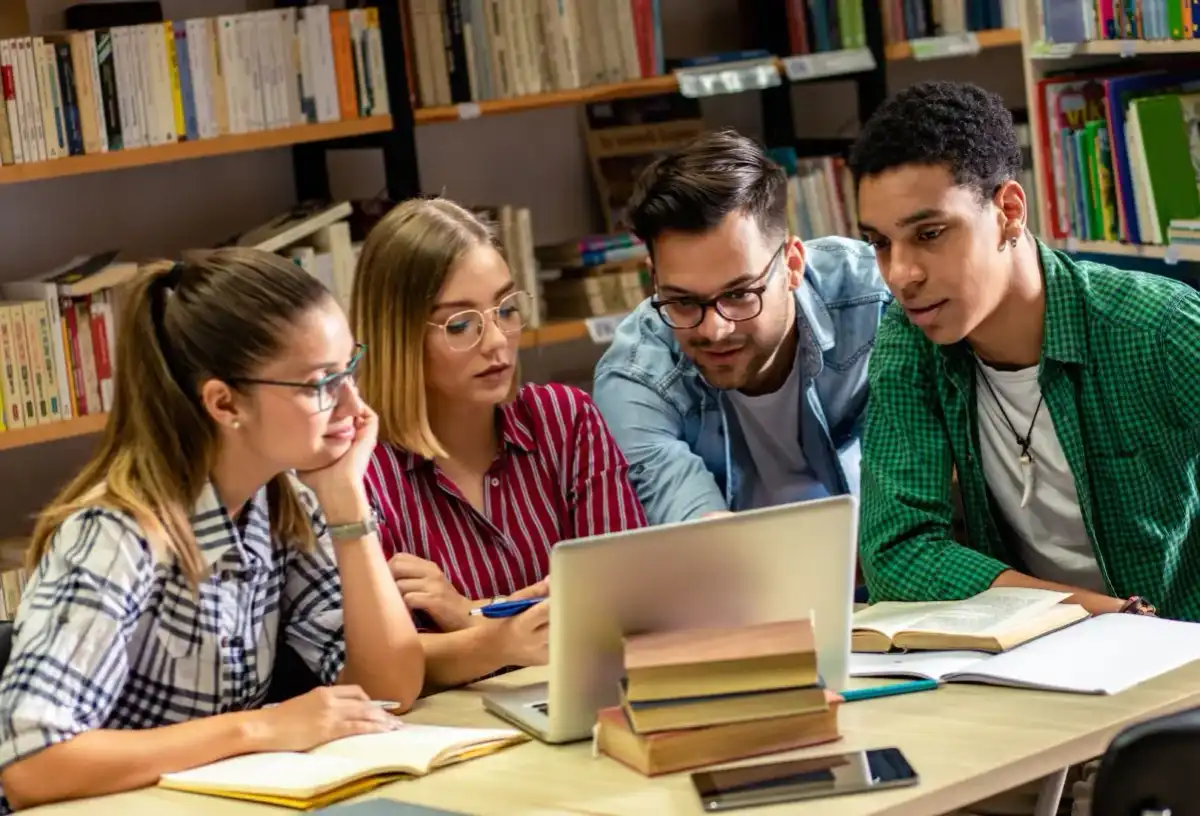 Studia humanistyczne - Jak mądrze wybrać kierunek i perspektywy?