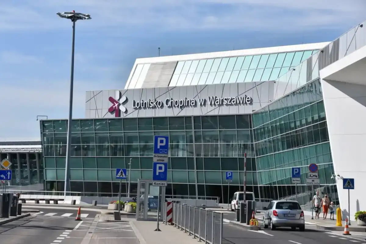 Jak dojechać z Warszawy Centralnej na Lotnisko Chopina?