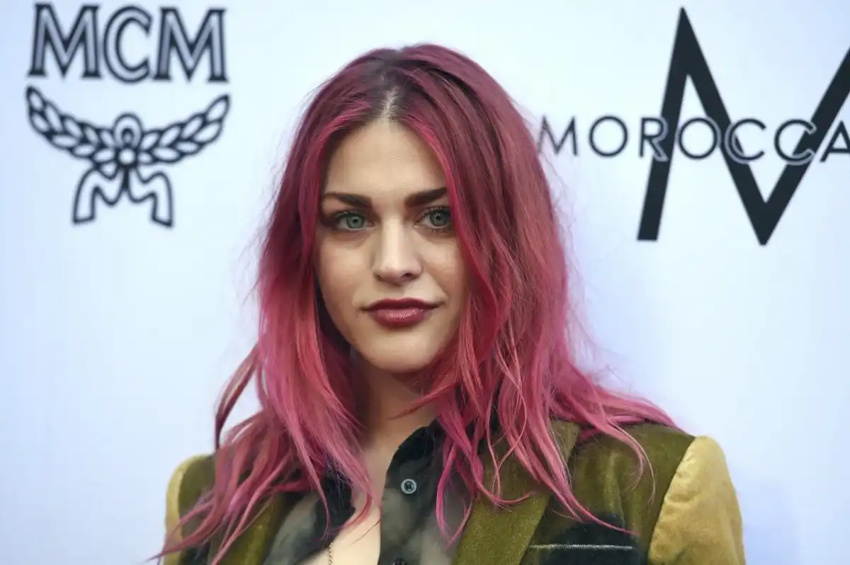Frances Bean Cobain - kim jest i jak szuka własnego głosu?