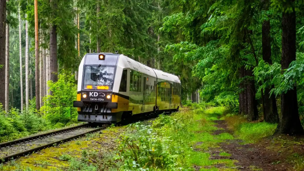 Pociąg z Karpacza do Jeleniej Góry - rozkład i praktyczne wskazówki