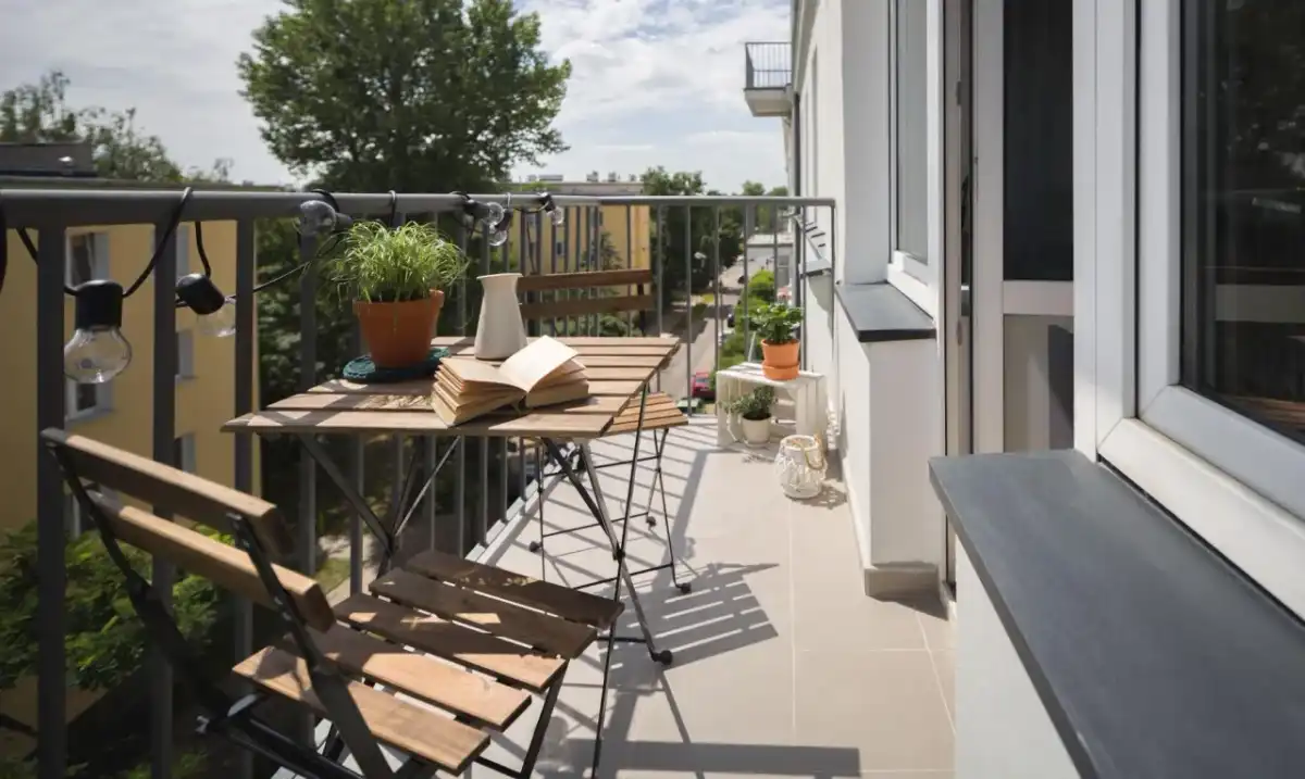 Ile kosztuje balkon przyczepny? Poznaj ceny i koszty budowy