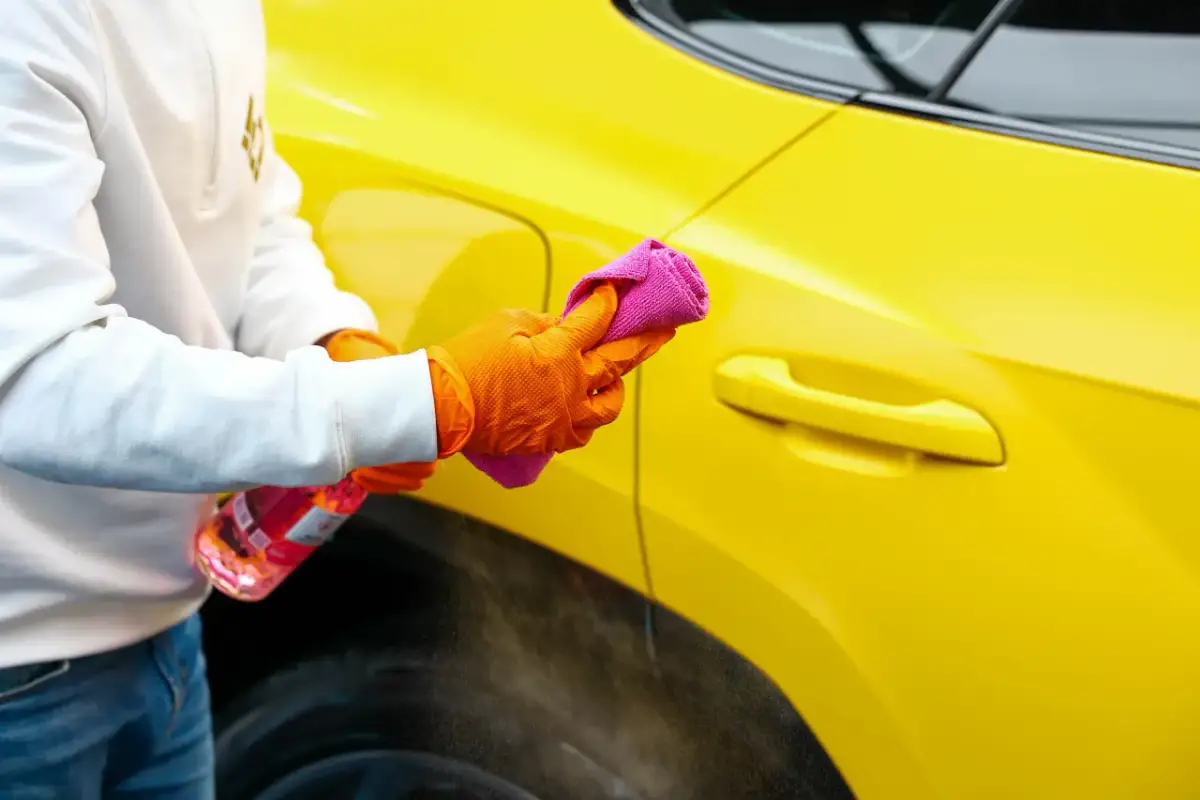Jak myć auto po ceramice, by nie uszkodzić powłoki i zachować blask