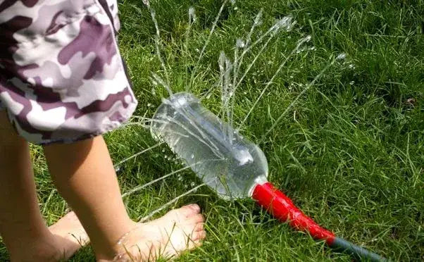 Domowy zraszacz: zrób sam tanio i ekologicznie!