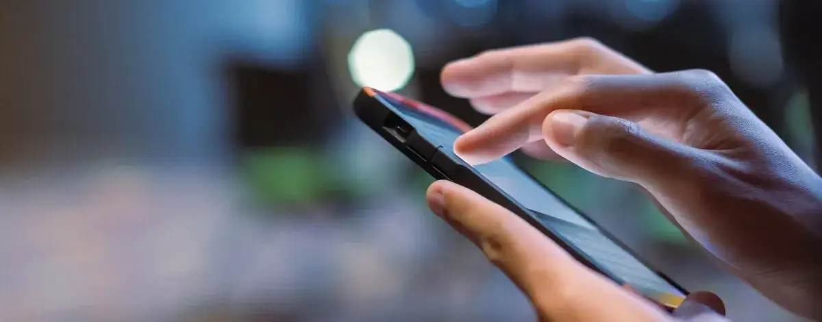 Co oznacza R przy zasięgu? Dowiedz się, co to dla Twojego telefonu