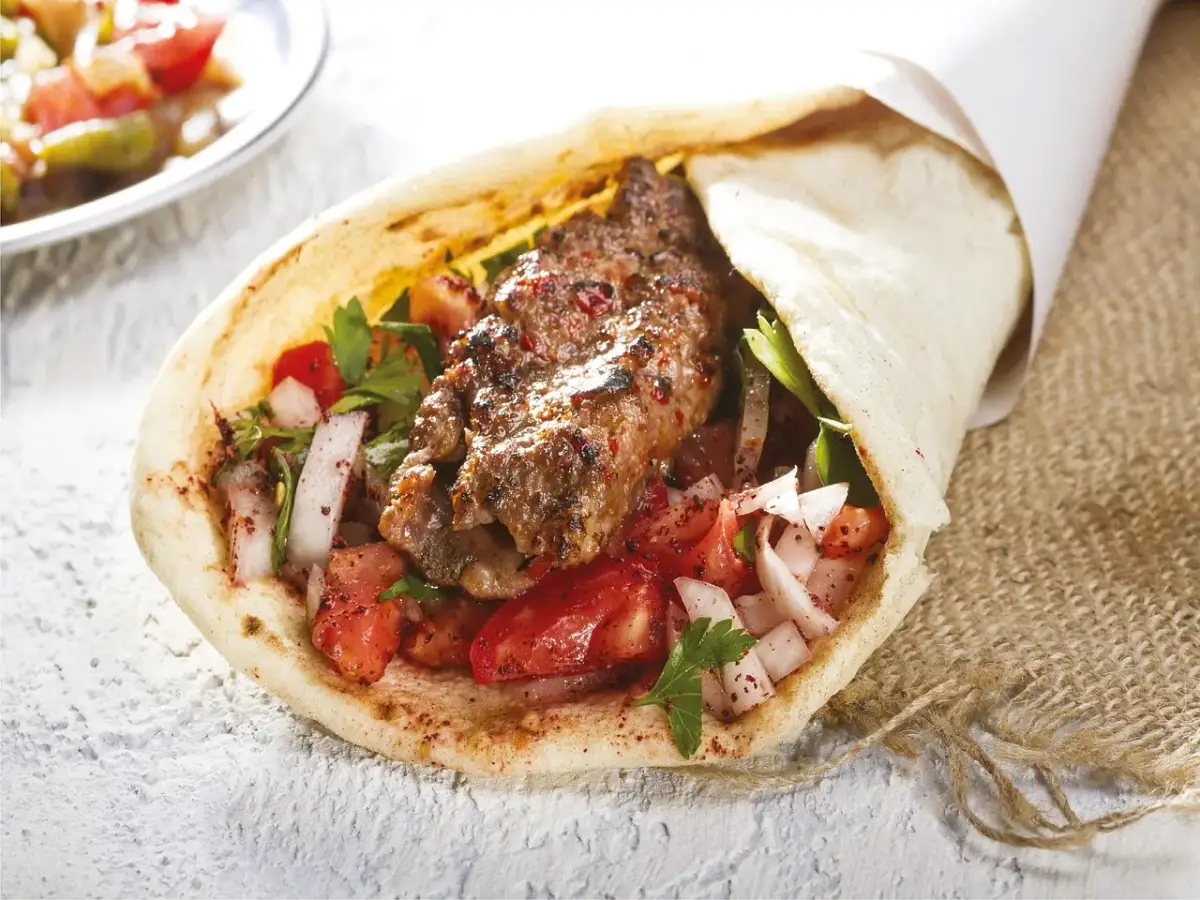 Ciasto na Kebab: Przepis na Puszystą Pitę i Elastyczny Lawasz