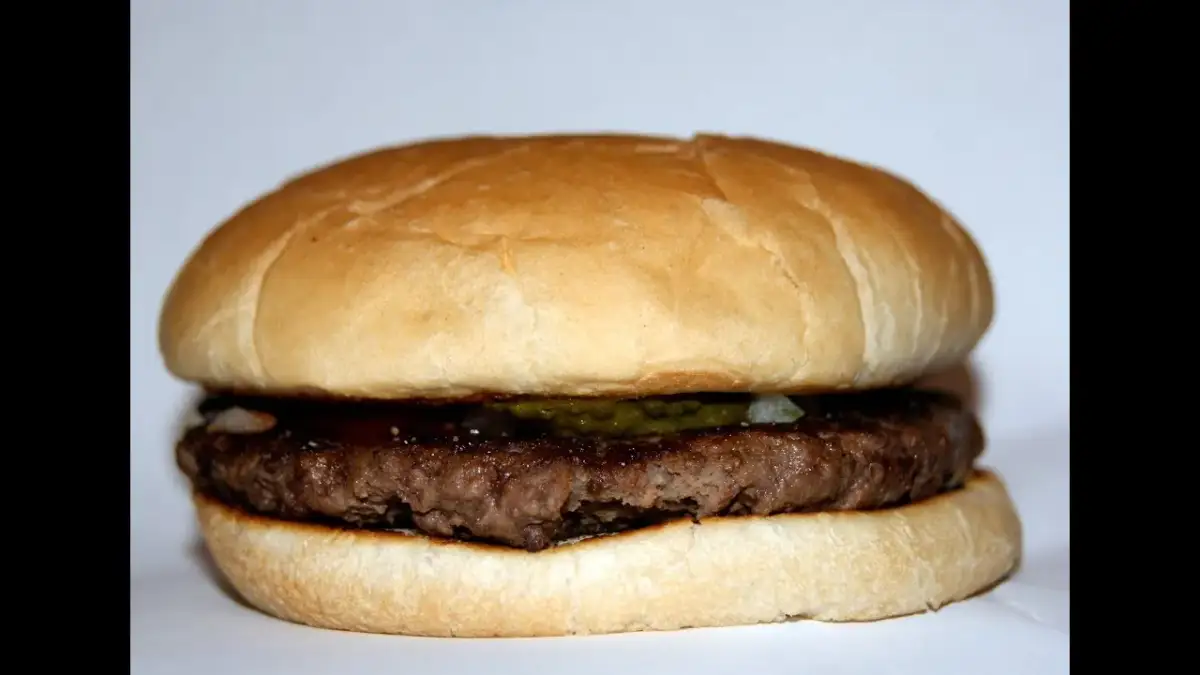 Jak zrobić hamburgery? Odkryj sekrety soczystego domowego burgera