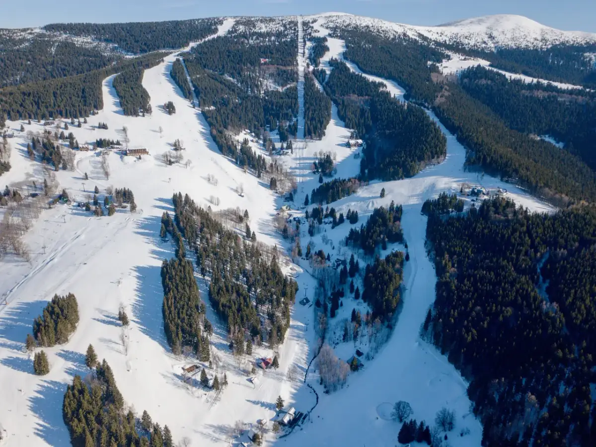 Snowpark Rokytnice: Twój przewodnik – setup, ceny, dojazd z PL