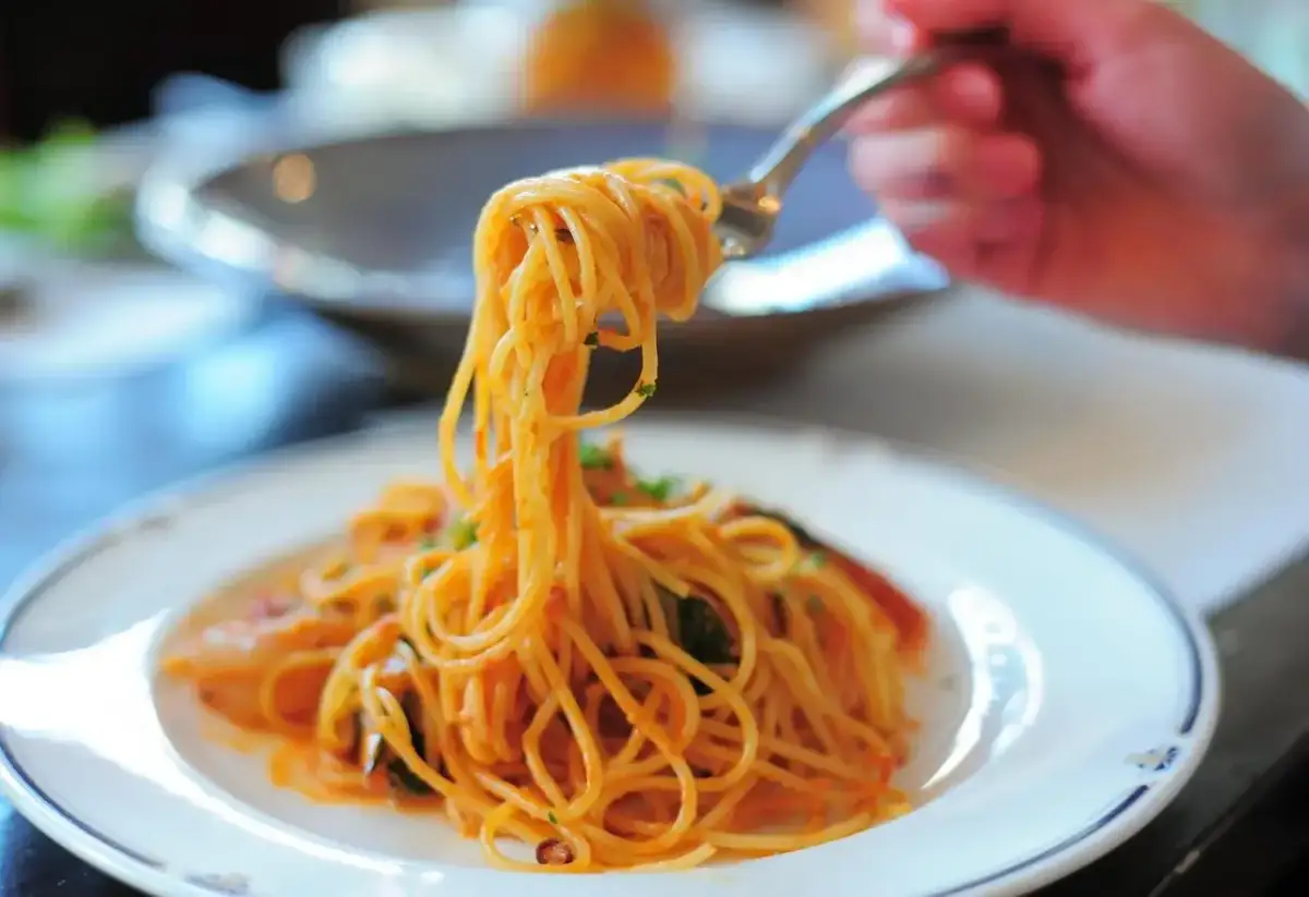 Spaghetti Western: Czy kowboje jedli makaron? Odkryj ich dietę!