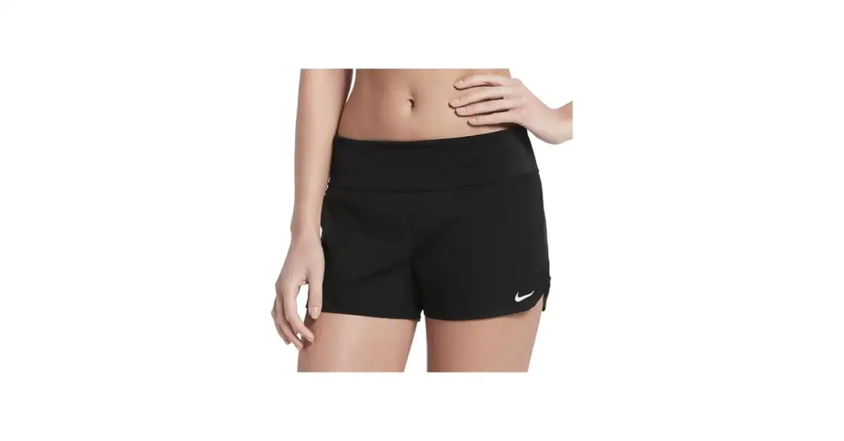 Czarne damskie spodenki do pływania Nike z białym logo.
