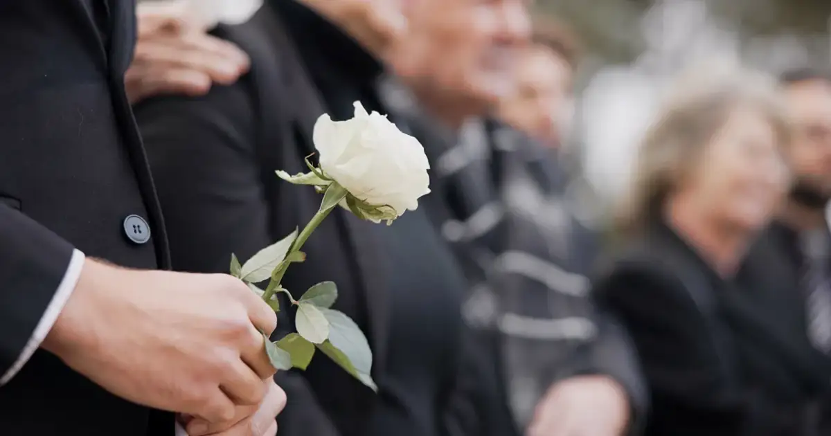 Jak się ubrać na pogrzebie mężczyzna, aby nie popełnić faux pas