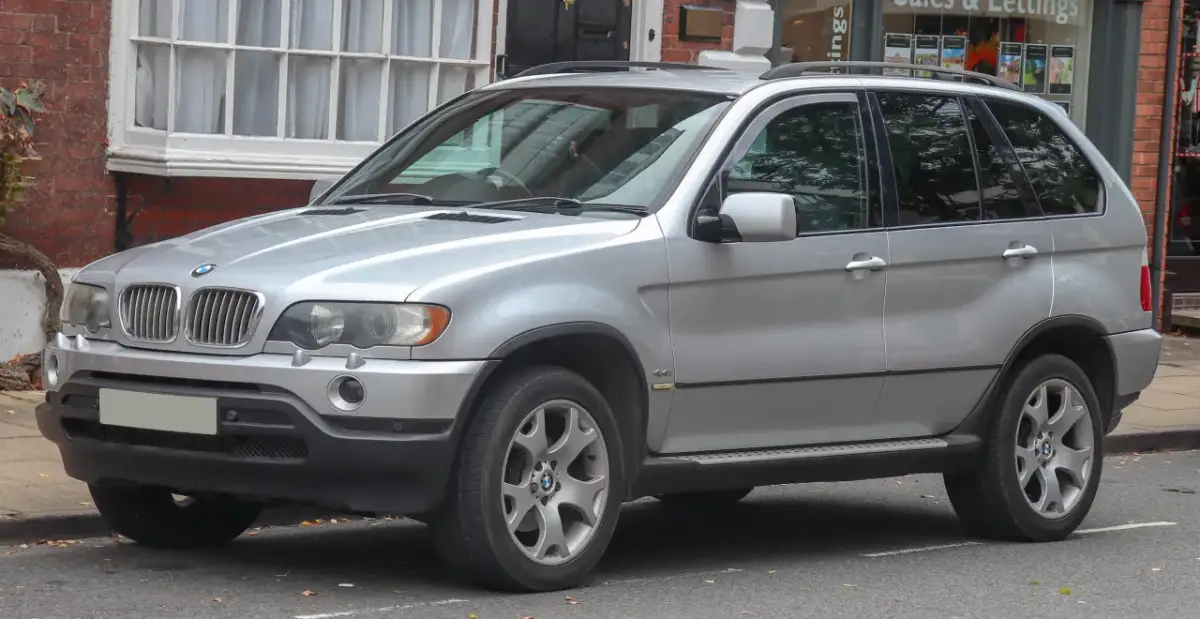 BMW X5 E53 - solidny SUV z eleganckim wnętrzem i wysokimi osiągami