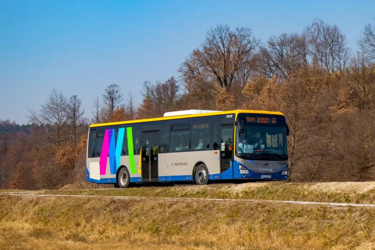 Autobusy zastępcze Kraków Główny: Gdzie odjeżdżają? Znajdź swój!