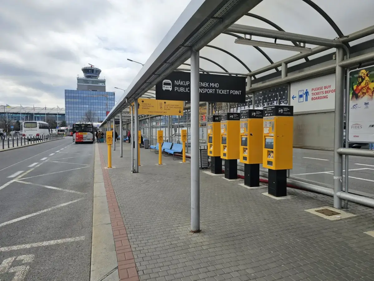 Jak dojechać z lotniska w Pradze do centrum - tanio i wygodnie