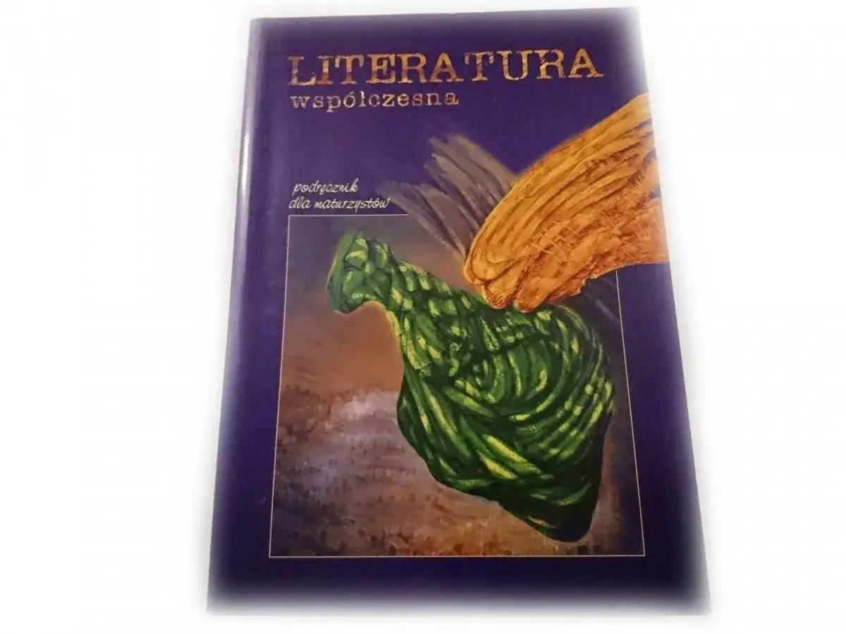 Okładka książki "Literatura współczesna" z podtytułem "podręcznik dla maturzystów". Obok zielonej, abstrakcyjnej formy widnieje złote skrzydło.